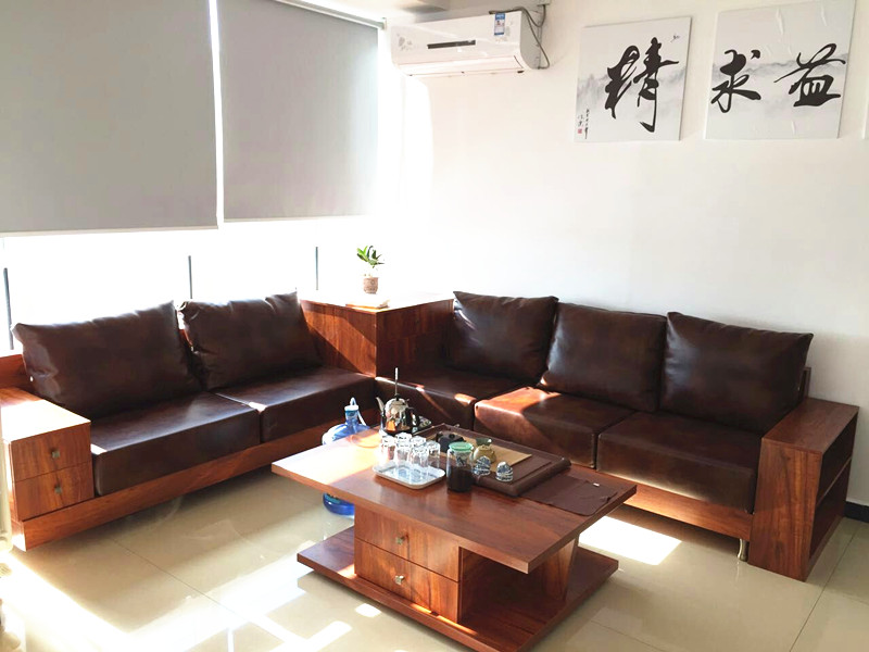 木制沙發(fā)